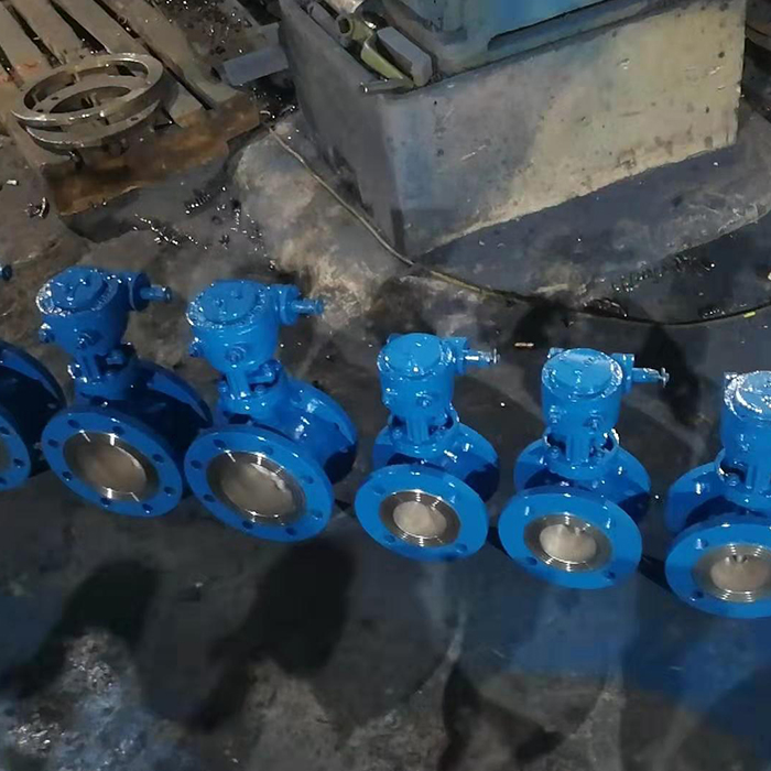 蝶阀现货存放车间